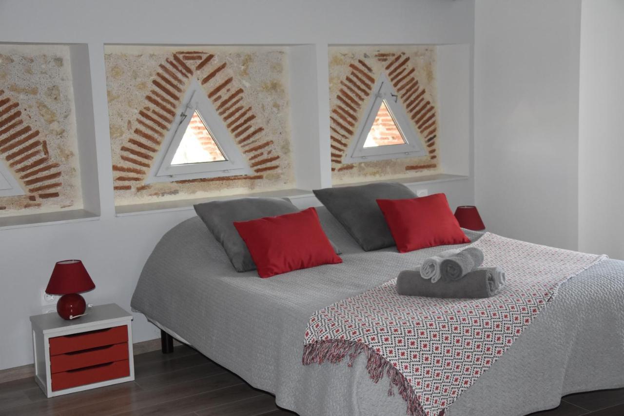 Domaine De Calbiac Bed & Breakfast Dolmayrac Bagian luar foto