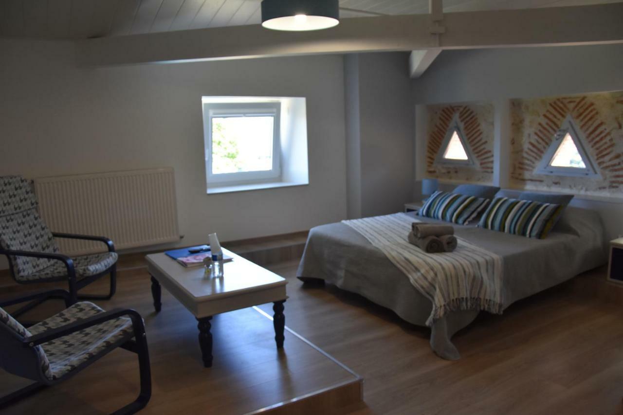 Domaine De Calbiac Bed & Breakfast Dolmayrac Bagian luar foto
